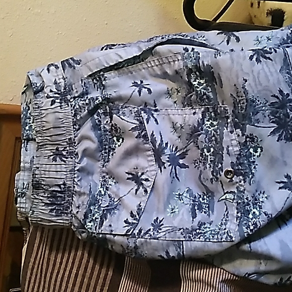 St. John's Bay board shorts size large - Picture 2 of 4